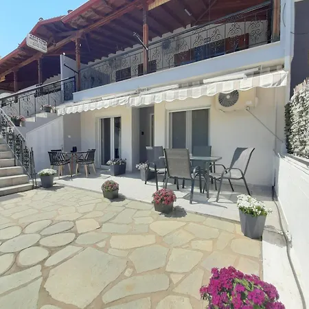 Katerina 's & Apartmán Neos Marmaras