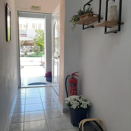 Katerina 's & Apartmán Neos Marmaras
